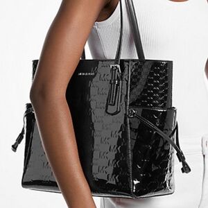 MICHAEL KORS Voyager Large Patent Logo Debossed EW Shoulder Tote Bag
Black 
NWT